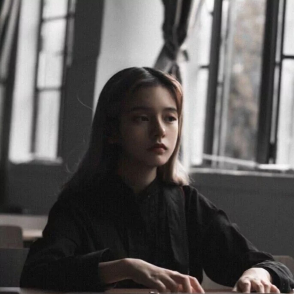 超好看的女生头像:一个人撑伞的日子也要顺顺利利