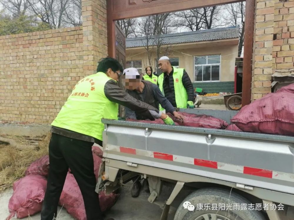 马歪歪 家住康乐县附城镇马家咀村 两个残疾智障老人