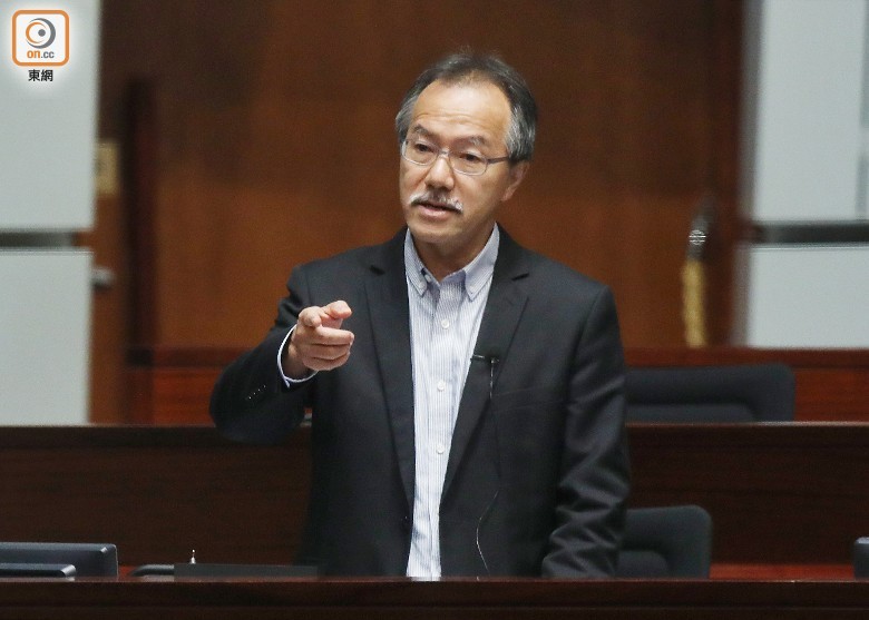 据港媒报道,香港立法会议员胡志伟,尹兆坚,黄碧云,张超雄,前立法会