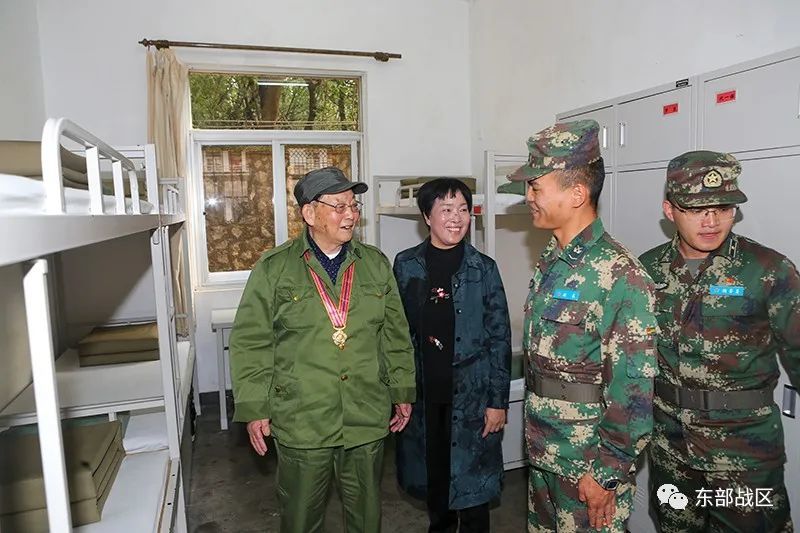 关注|他一来,火箭军新兵营沸腾了!