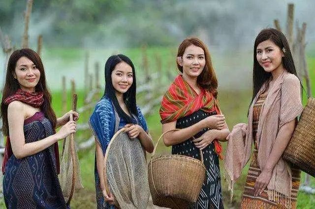 老挝毕竟属于亚洲国家,受中国文化影响,加上本身信仰佛教,老挝女人给