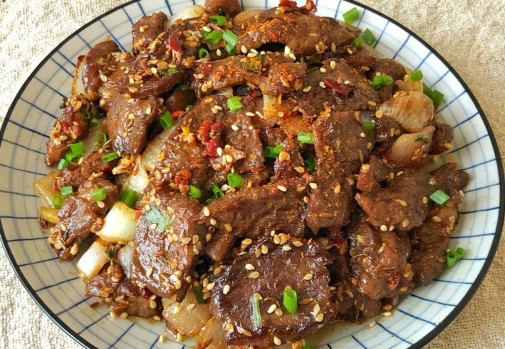 这道香辣孜然牛肉实在太嫩了,满满一盘都不够吃