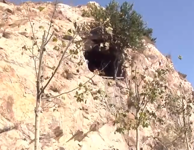 山西小伙在青岛一山洞内隐居8年