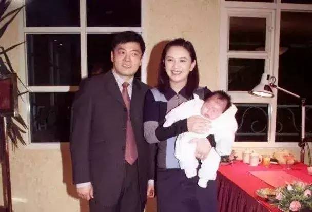 曾华倩情史:梁朝伟是她第一个男人,美过蓝洁瑛的她为何无人再娶