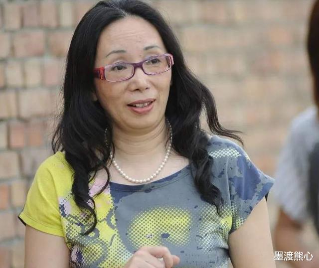 华裔女富婆身价95亿,却被英国丈夫离婚,只因她花钱太过大手大脚