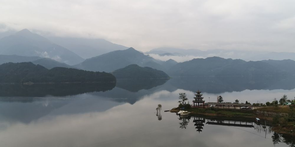 四川洪雅雅女湖,宁静美丽