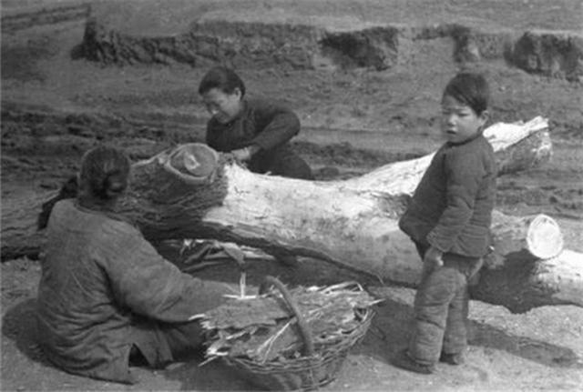 1942年民国大饥荒草根树皮为食个个瘦骨如柴触目惊心