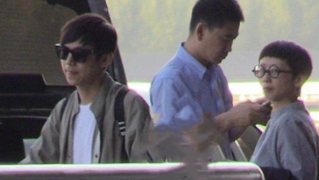 何炅王菁聚会亲密无间,隐婚妻子走到台前?网友坐等官宣