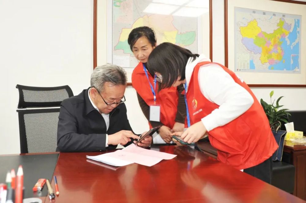 市委书记参加人口普查登记_普查人口登记表格图片(2)