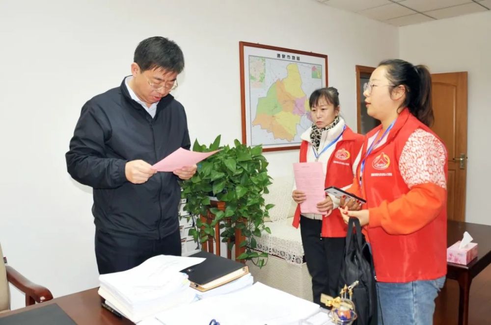 市委书记参加人口普查登记_普查人口登记表格图片(2)