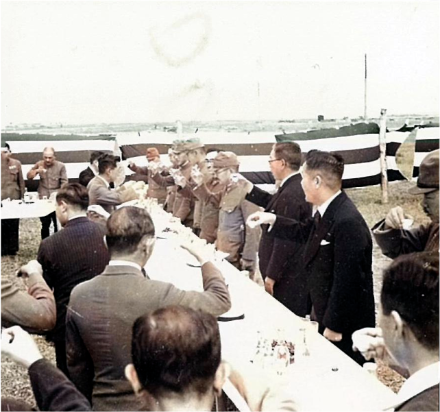 包头老照片:1940年8月,包石铁路开通当天日本人的丑恶嘴脸