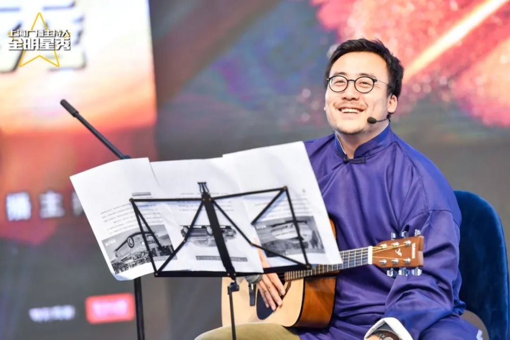 7的资深音乐主持人张明通过三张珍贵照片,带领现场观众"穿越时光"来到