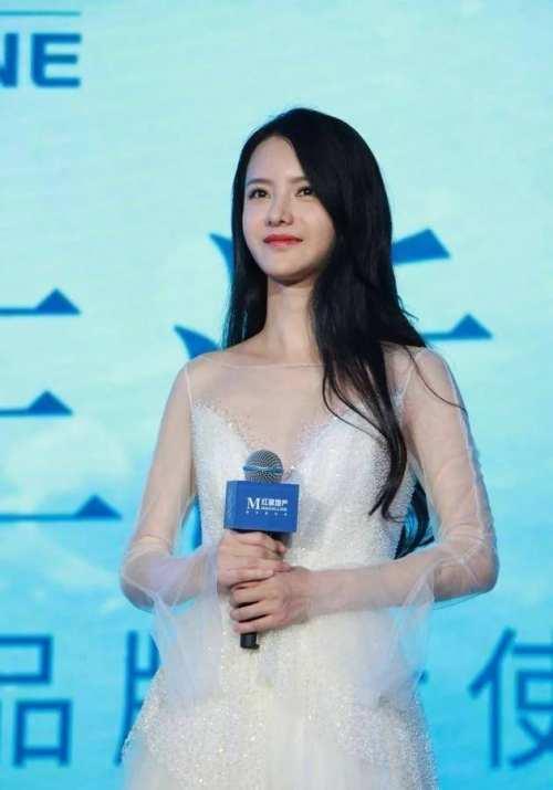 在上大学的时候,就因为参加《开心辞典》这个节目的时候,就被评为"