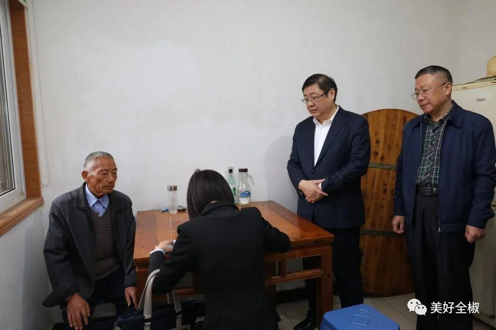 县委书记接受人口普查_人口普查(2)