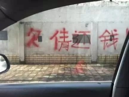 当广告牌出现错字了,笑死路人了!