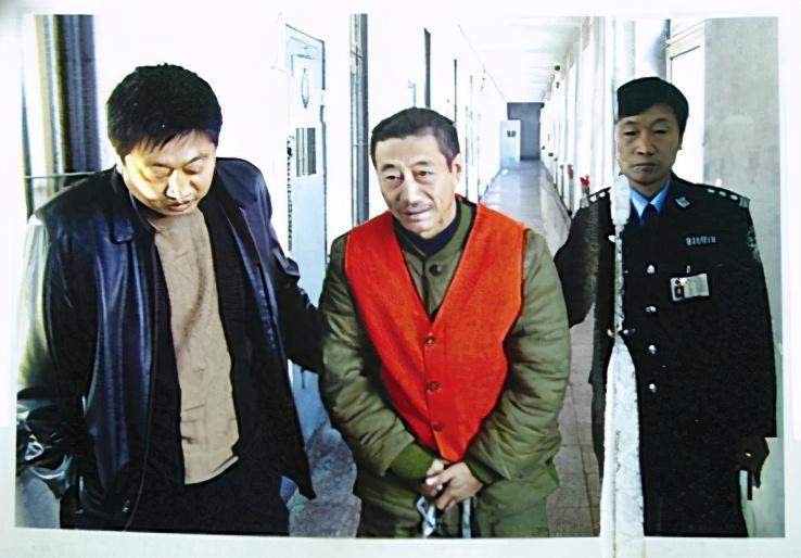 中国刑侦大案之沈阳15名舞女被害案凶手竟是有着200名工人的厂长
