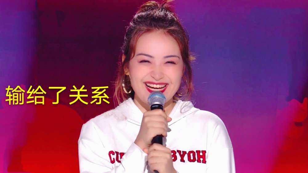 的九强争夺战中,最后pk阶段玛迪娜·都曼演唱了一首英文歌《hello》