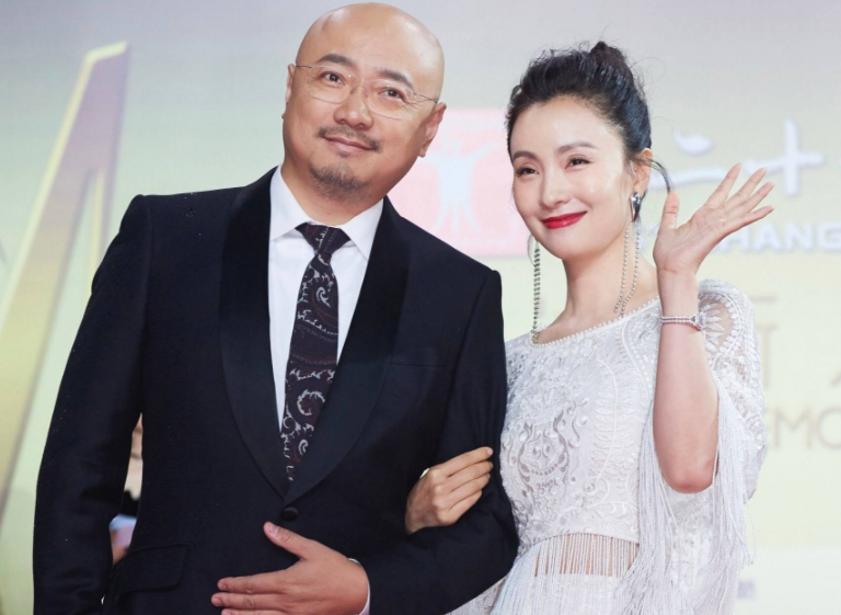 大陶红小陶虹同框,两人神似亲姐妹,结没结婚还是有区别