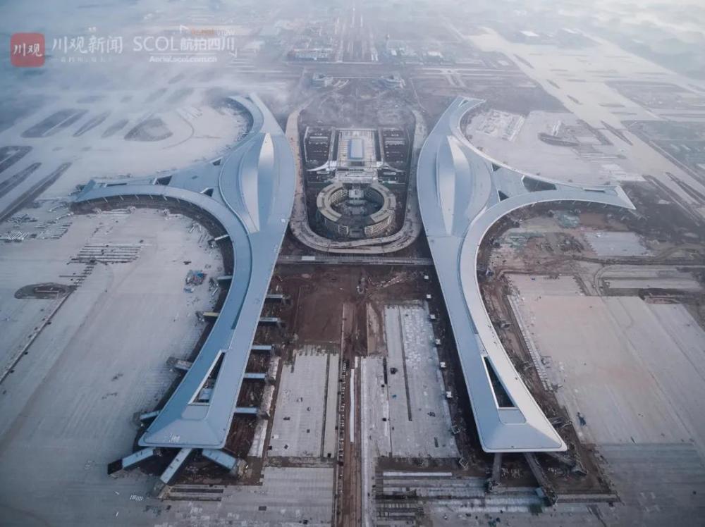 正式电源已全部接通 资料显示,天府国际机场位于成都市简阳市芦葭镇