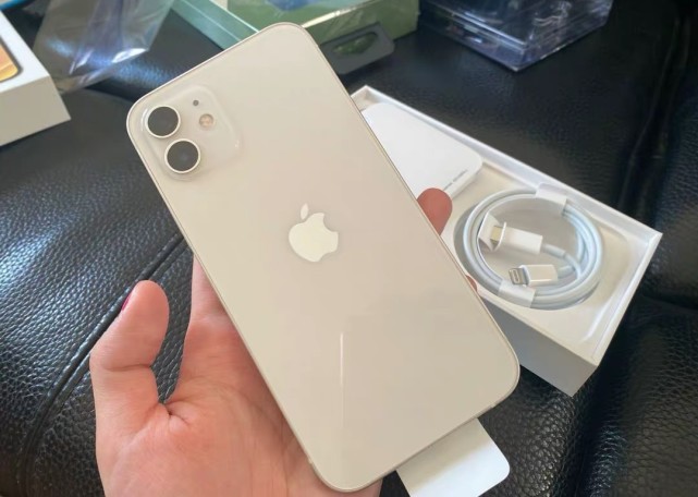 都说买iphone12 pro更香,我最终选了12,原因有三点,很