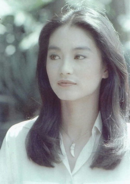 刚出道的林青霞还是满满的少女感,清纯可人!
