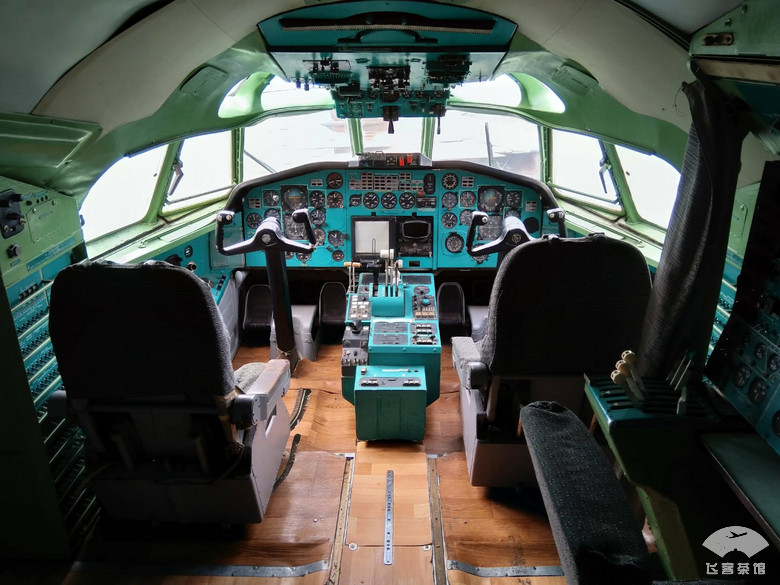 图-154:驾驶舱