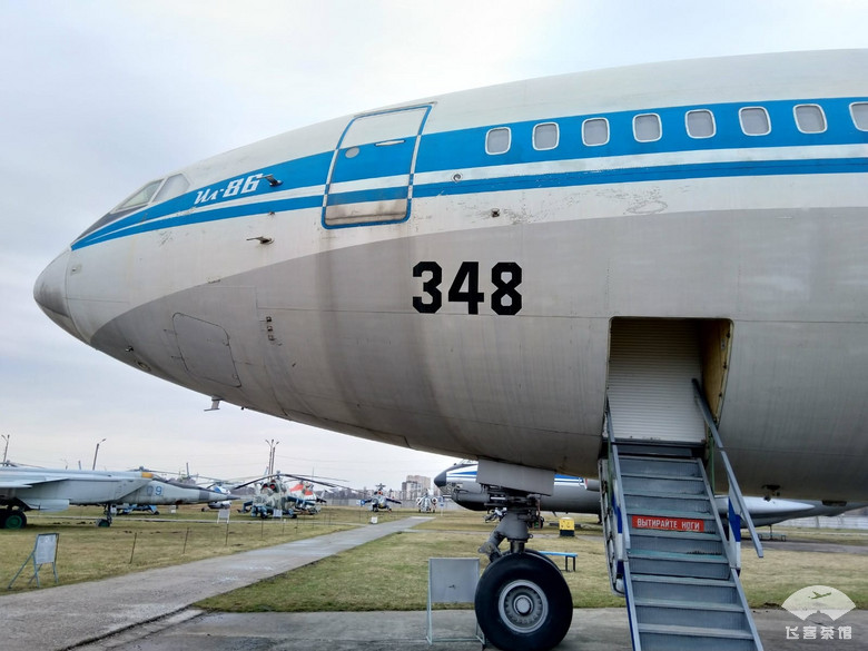 伊尔-86:前苏联最有名的大型宽体客机,最大载客量350人.