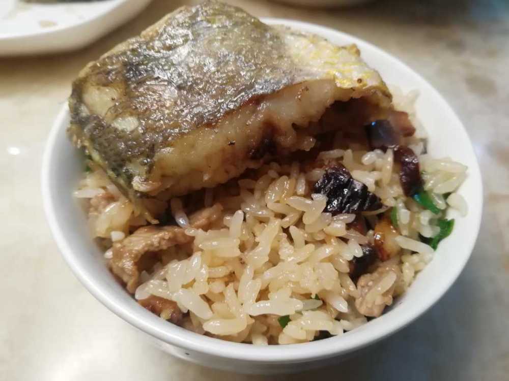 黄鱼饭做得最好的当属福建莆田,那是真的有米饭,不比潮汕的鱼饭,蔡澜