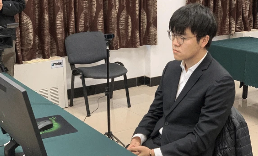 决赛进行巅峰对决的也不多,历史上也只有2次,李昌镐对马晓春有过一次