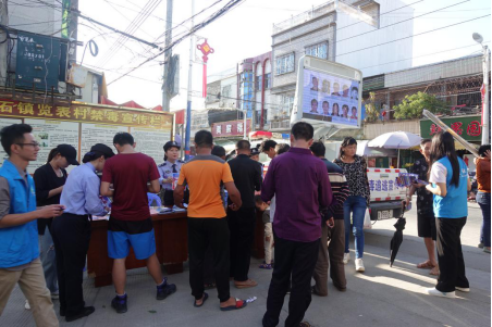 26日,由县禁毒办牵头,组成"禁毒追逃宣传小分队,继续到岐石镇览表村