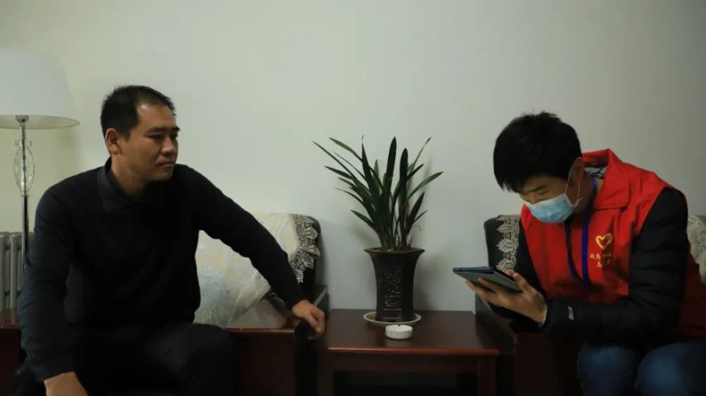 县委书记调研人口普查工作_人口普查工作照片(2)