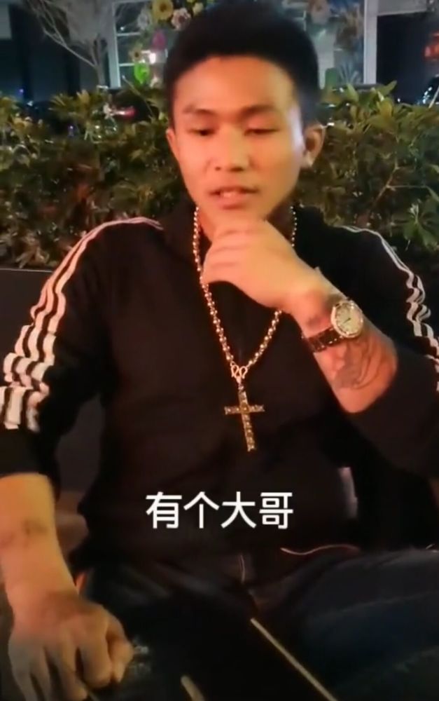 大金链子金手表!泰国拳王一战成名后,广东大哥慷慨送其大礼
