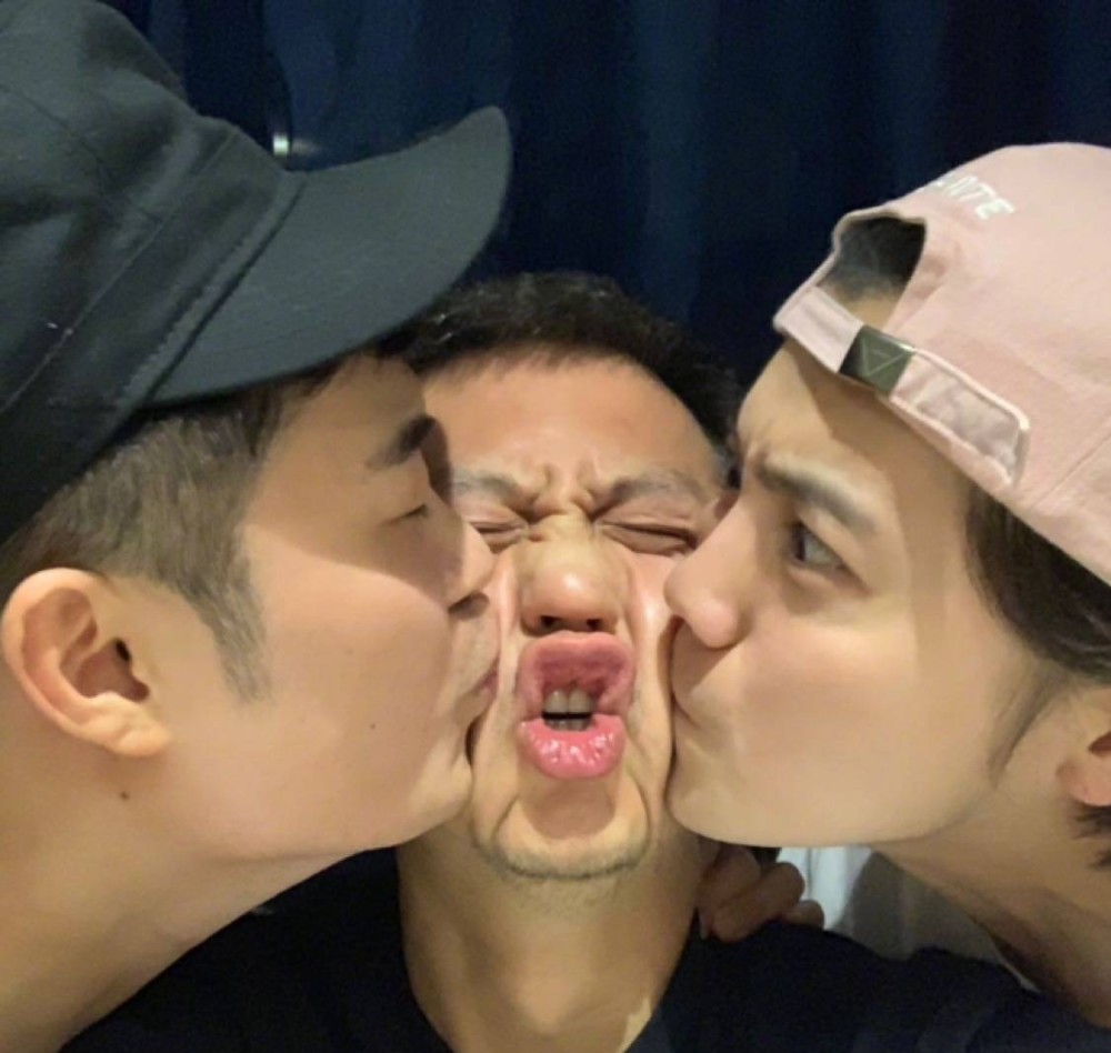 邓超真的太宠鹿晗了,为其拍照姿势引爆笑,网友 好努力的老父亲