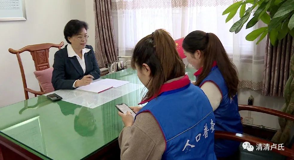疫情中的人口普查员_疫情火车站人口图片(3)