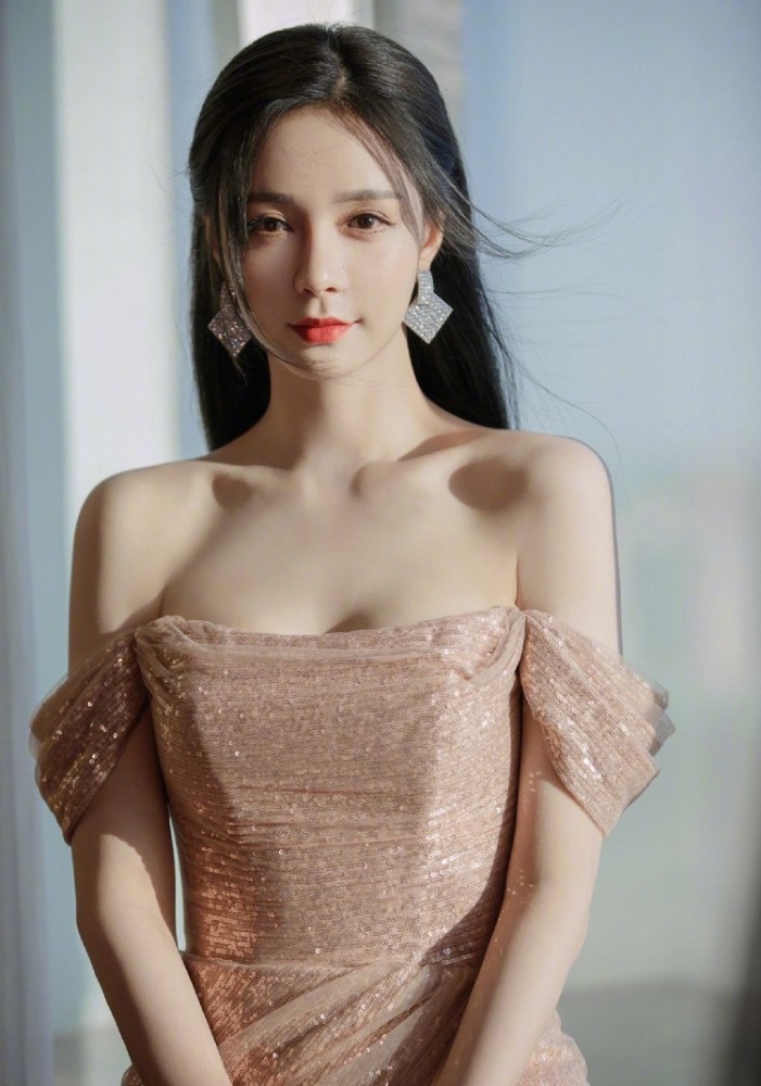 靳梦佳否认沈梦辰说的是她,杨迪帮忙解释误会,都被字幕误导了?