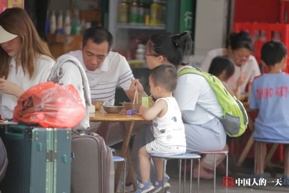 正常失业人口占比_失业人口求职图片(2)