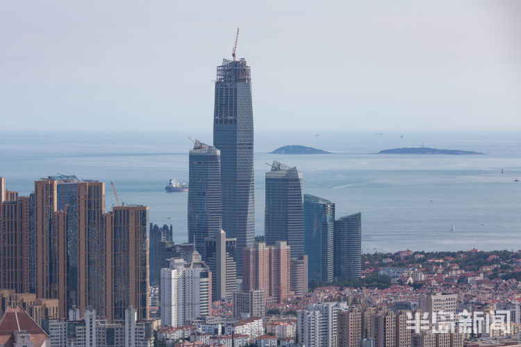 青岛第一高楼崛起!四年来记者用镜头见证它"成长"