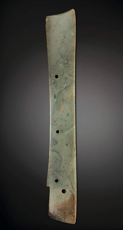 新石器时期齐家文化 青玉刀(10万英镑)86万人民币 长37.1厘米 估价1.