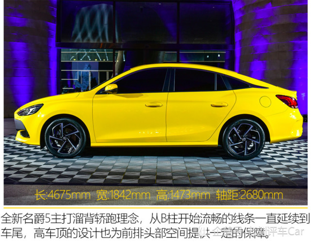 全新上汽名爵mg5是一款很骚的潮跑车型,外表奔放,内里温柔