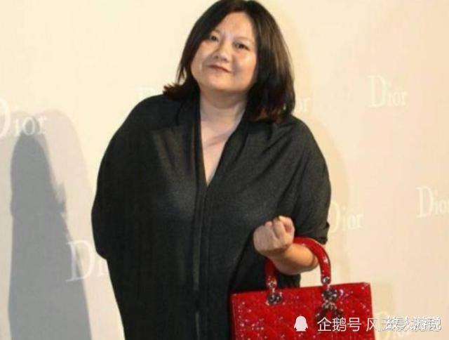 "名门痞女"洪晃:经历4段婚姻甩过陈凯歌,专走野路怒怼