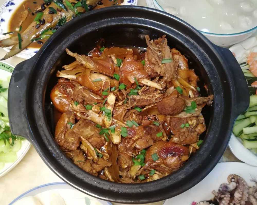 古早味的姜母鸭,焦香馥郁,老姜和鸭肉互为渗透,天作之合.