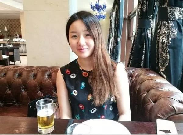 孟非隐瞒26年的妻子曝光,原来这么年轻漂亮,鲁豫一见直呼太美了