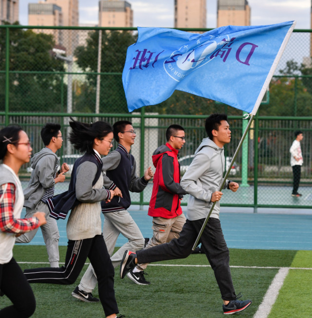 阳光跑操:一起感受高中生的青春气息