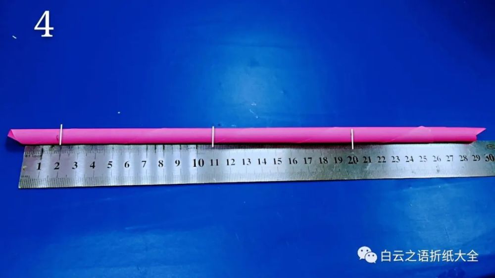 步骤4:前面一节画出2厘米的长度,然后把剩下的按照图片分成3份,一份