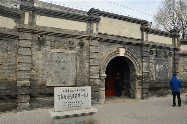 11月3日,记者通过走访吉林市帽儿山墓地,东团山遗址,乌拉街清代建筑群
