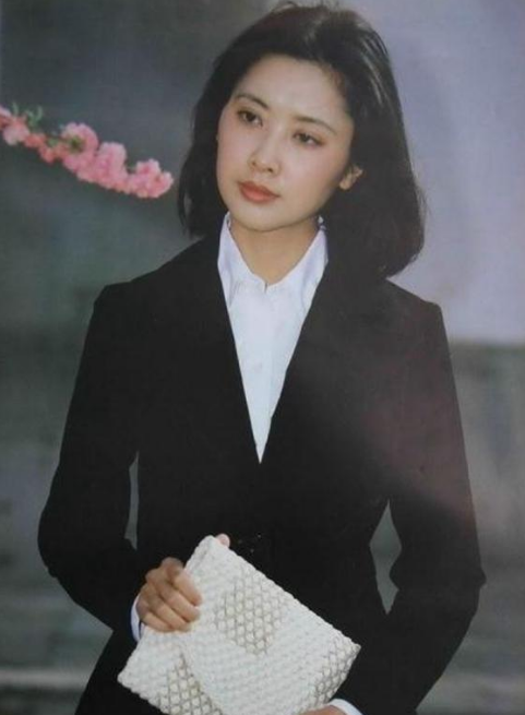 女儿国国王朱琳一见唐僧误终身和御弟哥哥假戏真做