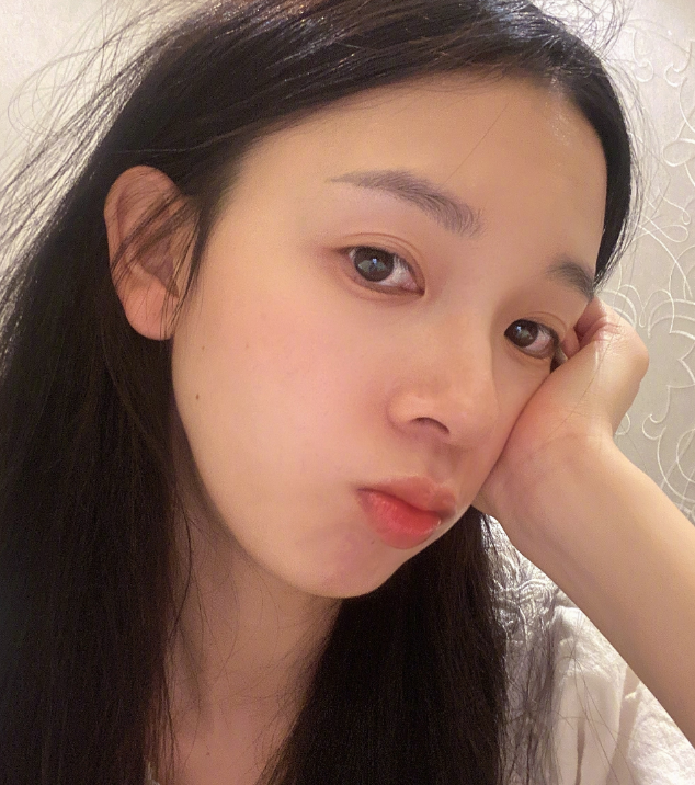 陈瑶追剧到凌晨眼睛都熬红了素颜的她太美