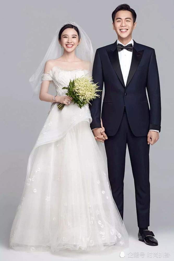 女人对婚纱_婚纱情侣头像(3)