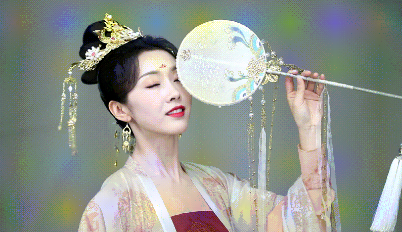 《梦醒长安》发布定妆照!张予曦和宣璐好看到不行,成毅光脚抢镜