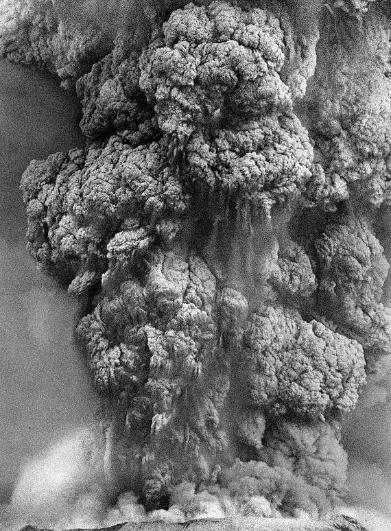 1980年5月18日,圣海伦火山喷发,产生的火山灰冲上了云霄.